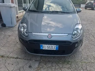 Usata Fiat Grande Punto 75 CV (55 kW) 2012 Grigio Utilitaria