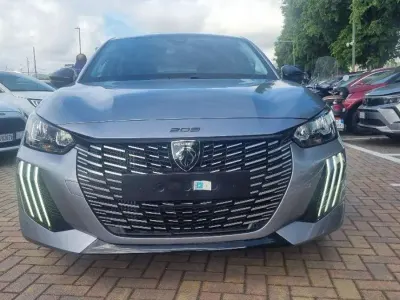 Usata Peugeot 208 Allure 101 CV (74 kW) 2024 Grigio scuro Utilitaria