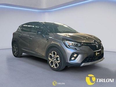 Begagnad Renault Captur Techno 101 HK (74 kW) 2023 Grå SUV