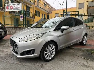 Usata Ford Fiesta Titanium 95 CV (69 kW) 2016 Grigio Utilitaria