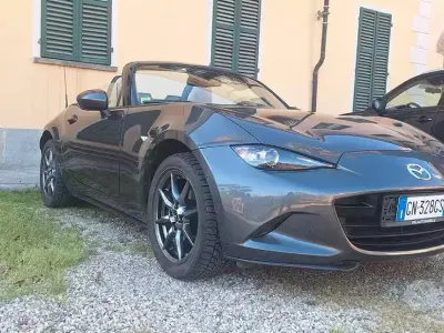 Usata Mazda MX5 131 CV (96 kW) 2018 Grigio Cabrio