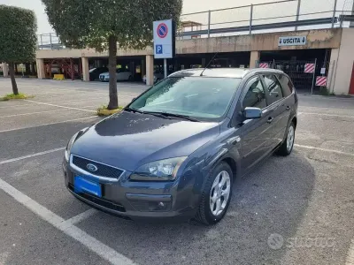 Usata Ford Focus 90 CV (66 kW) 2007 Bianco Station wagon