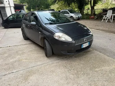 Usata Fiat Grande Punto 65 CV (47 kW) 2008 Grigio Utilitaria