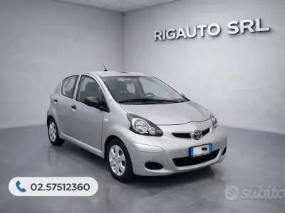 Usata Toyota Aygo 68 CV (50 kW) 2010 Grigio Utilitaria