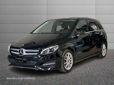 Usata Mercedes B180 136 CV (100 kW) 2019 Nero notte Utilitaria