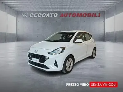 Usata Hyundai i10 67 CV (49 kW) 2022 Bianco Utilitaria