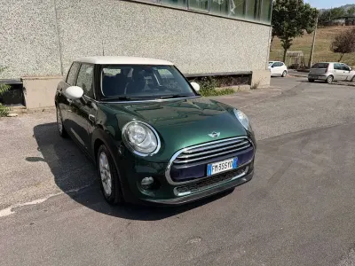 Usata Mini Cooper D 116 CV (85 kW) 2018 Verde Utilitaria