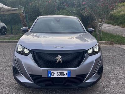 Usata Peugeot 2008 Active 101 CV (74 kW) 2023 Argento SUV