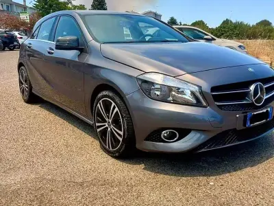 Usata Mercedes A180 109 CV (80 kW) 2014 Grigio Utilitaria