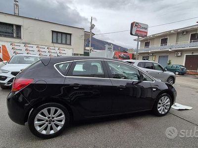 Usata Opel Astra Cosmo 158 CV (116 kW) 2010 Nero Berlina