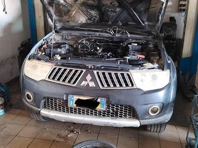 Usata Mitsubishi L 178 CV (130 kW) 2010 Grigio SUV