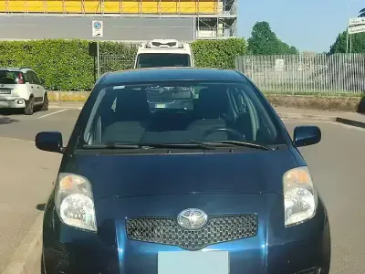 Usata Toyota Yaris Sol 69 CV (50 kW) 2007 Blu Utilitaria