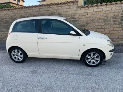 Usata Lancia Ypsilon 69 CV (50 kW) 2004 Oro Utilitaria