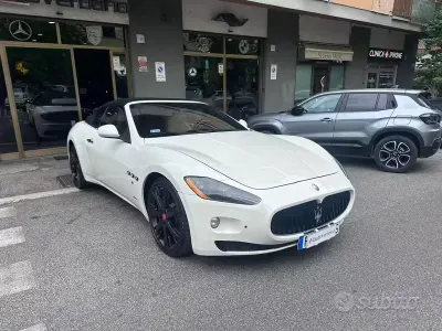 Usata Maserati GranCabrio 439 CV (322 kW) 2011 Bianco metallizzato Cabrio