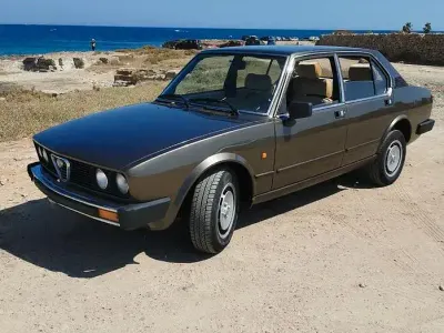 Usata Alfa Romeo Alfetta Quadrifoglio 130 CV (95 kW) 1983 Marrone Berlina
