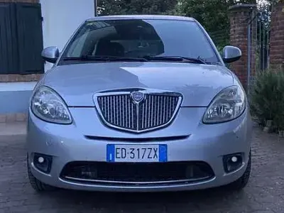 Usata Lancia Ypsilon 77 CV (56 kW) 2010 Utilitaria
