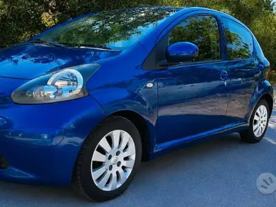 Usata Toyota Aygo 68 CV (50 kW) 2008 Blu Utilitaria