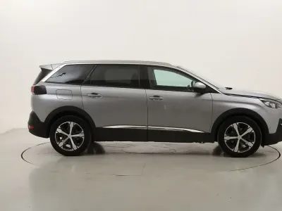 Usata Peugeot 5008 Allure 131 CV (96 kW) 2020 Argentoargento SUV