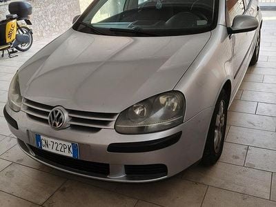 Usata VW Golf V 75 CV (55 kW) 2004 Grigio Berlina