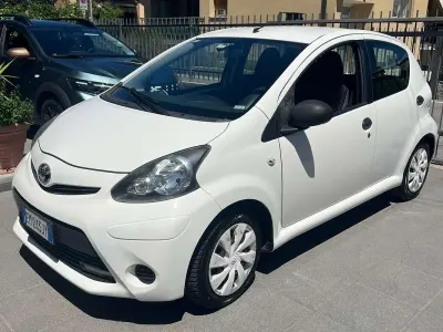 Usata Toyota Aygo 68 CV (50 kW) 2012 Bianco Utilitaria