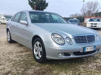 Usata Mercedes E270 Avantgarde 177 CV (130 kW) 2003 Grigio Utilitaria