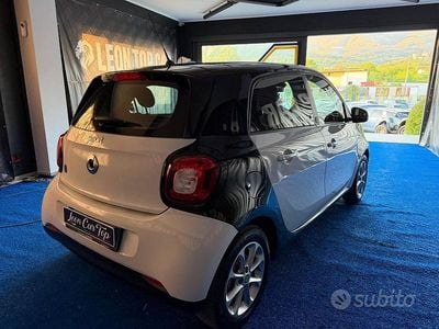 Begagnad Smart ForFour Electric Drive Prime 40 kW (55 HK) 2019 Vit Sedan