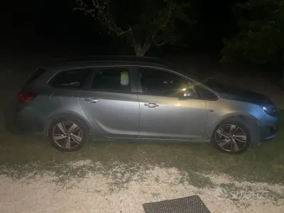 Usata Opel Astra 90 CV (66 kW) 2013 Grigio Station wagon