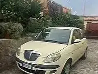 Usata Lancia Ypsilon 75 CV (55 kW) 2004 Beige Utilitaria