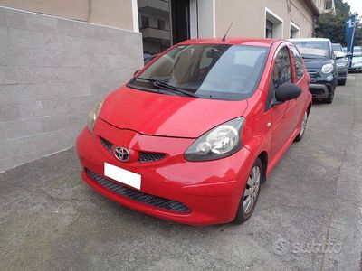 Usata Toyota Aygo 68 CV (50 kW) 2007 Rosso Utilitaria