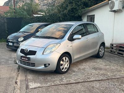 Grigio Usata 2007 Toyota Yaris Berlina | 4400 € (Buon prezzo)