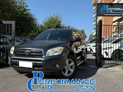 Usata Toyota RAV4 Sol 136 CV (100 kW) 2008 Argento metallizzato SUV