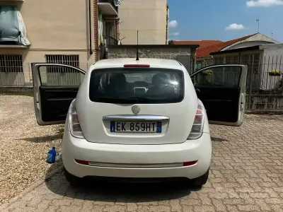 Usata Lancia Ypsilon 77 CV (56 kW) 2011 Bianco Utilitaria