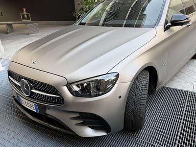Usata Mercedes E300 Premium Plus 306 CV (225 kW) 2021 Beige Station wagon