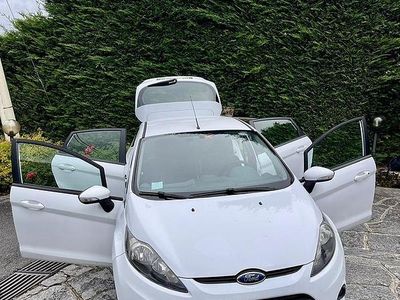 Usata Ford Fiesta 92 CV (67 kW) 2010 Bianco Berlina