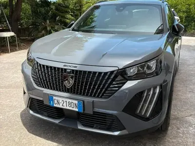 Usata Peugeot 2008 100 CV (73 kW) 2023 Grigio SUV