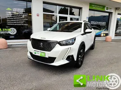 Usata Peugeot 2008 Allure 101 CV (74 kW) 2021 Bianco SUV