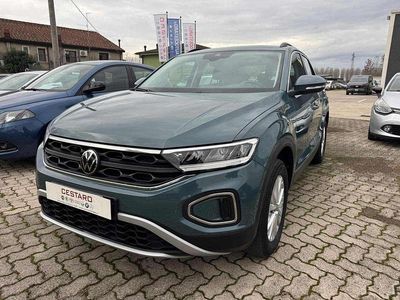 Usata VW T-Roc Life 116 CV (85 kW) 2024 Petrol blue SUV