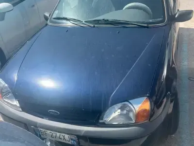 Usata Ford Fiesta 75 CV (55 kW) 1999 Bluazzurro Utilitaria