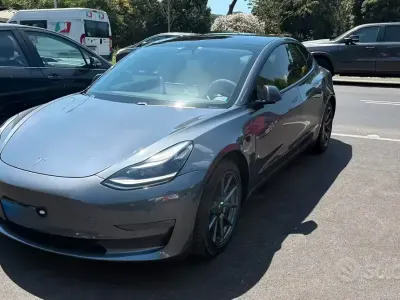 Usata Tesla Model 3 152 kW (208 CV) 2021 Grigio Berlina