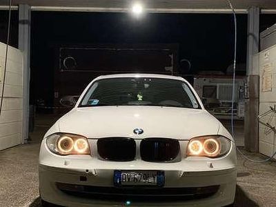 Usata BMW 118 143 CV (105 kW) 2009 Bianco Utilitaria
