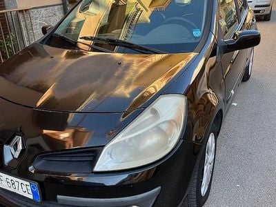 Usado Renault Clio II 105 CV (77 kW) 2008 Negro Berlina