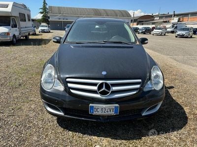 Begagnad Mercedes R320 224 HK (164 kW) 2006 Svart Minibuss