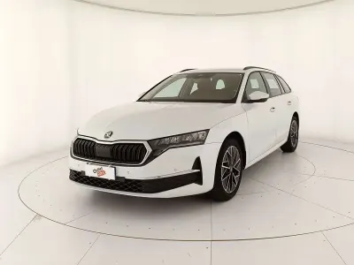 Usata Skoda Octavia Selection 150 CV (110 kW) 2025 Bianco luna metallizzato Station wagon