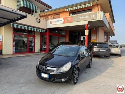 Usata Opel Corsa Edition 80 CV (58 kW) 2010 Nero Utilitaria