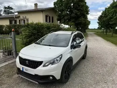 Usata Peugeot 2008 GT-line 130 CV (95 kW) 2017 SUV