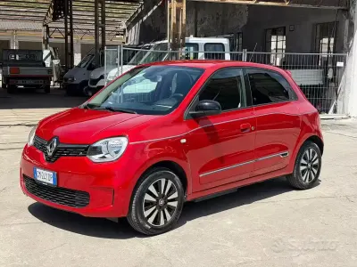 Usata Renault Twingo Techno 30 kW (42 CV) 2023 Rosso Utilitaria
