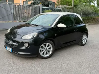 Usata Opel Adam Glam 69 CV (50 kW) 2016 Utilitaria