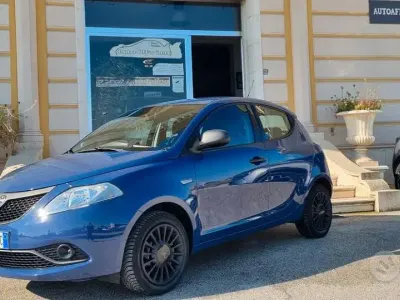 Usata Lancia Ypsilon Gold 69 CV (50 kW) 2018 Blu Utilitaria