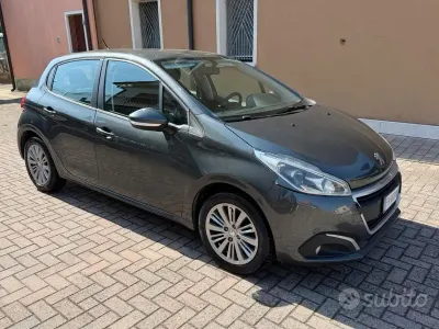 Usata Peugeot 208 75 CV (55 kW) 2017 Grigio Utilitaria