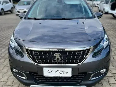 Usata Peugeot 2008 GT-line 120 CV (88 kW) 2018 Grigio SUV